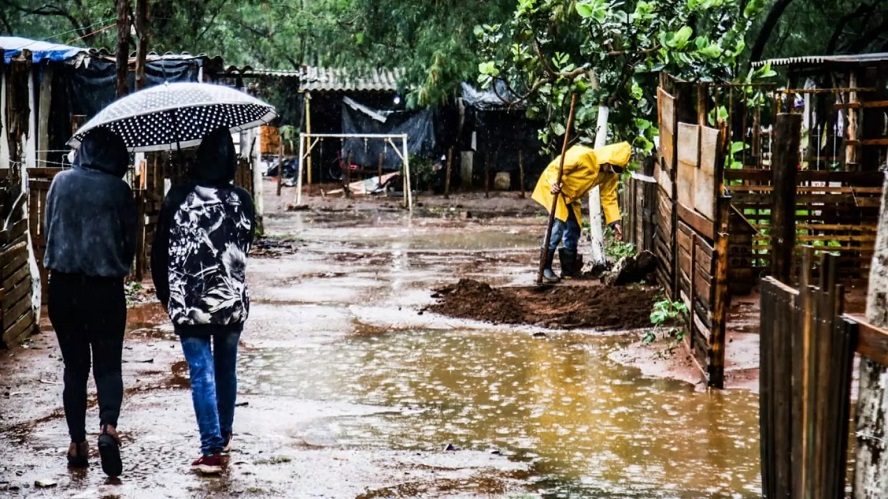 Acordados desde a madrugada moradores da Cidade de Deus têm casas